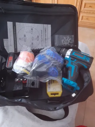 Taladro Inalámbrico con 2 Baterías y Accesorios