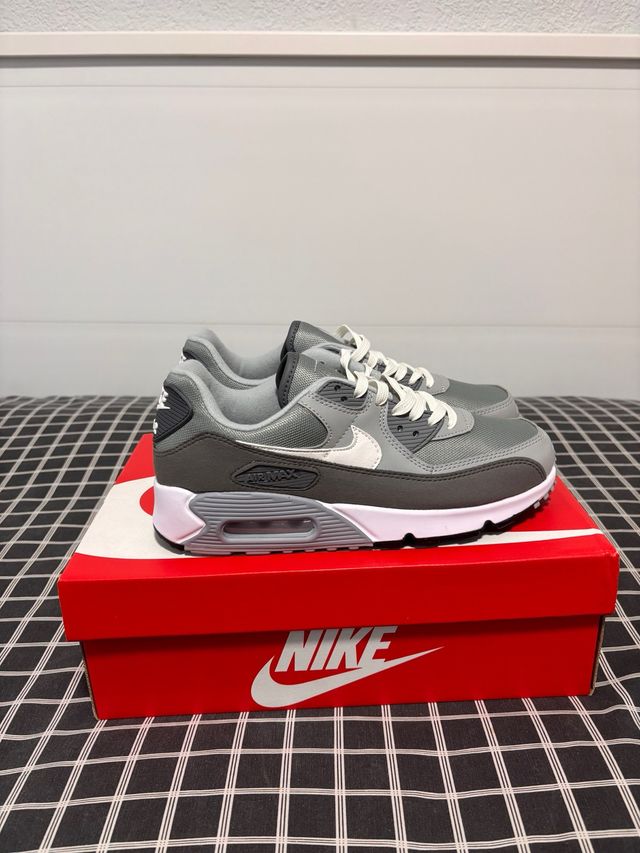 Nike Air Max 90 Gris y Blanco