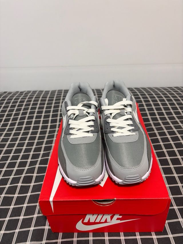 Nike Air Max 90 Gris y Blanco