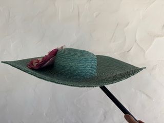 Pamela elegante verde con flor rosa sin usar !!!!