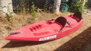 Kayak Rígido Rojo 4m con Remos y respaldos