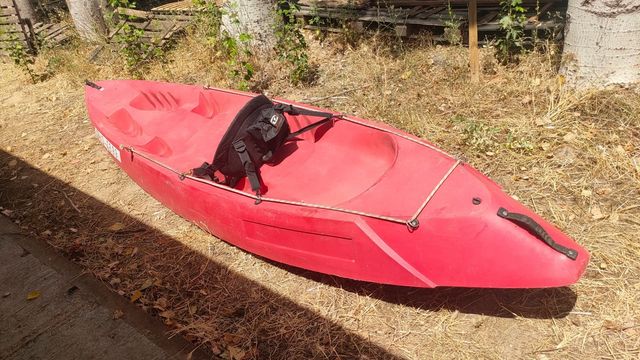 Kayak Rígido Rojo 4m con Remos y respaldos