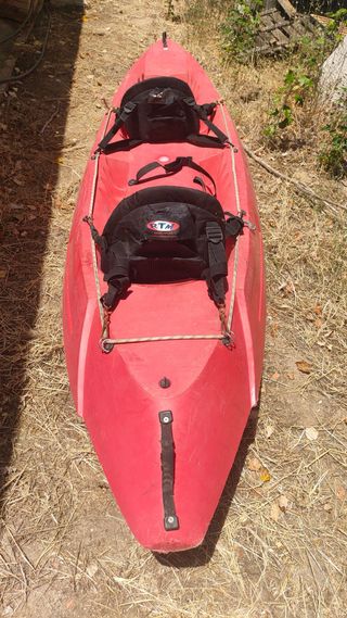 Kayak Rígido Rojo 4m con Remos y respaldos