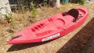 Kayak Rígido Rojo 4m con Remos y respaldos