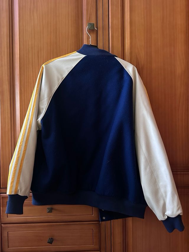 Chaqueta Adidas Bomber Azul y Blanca de Nueva York