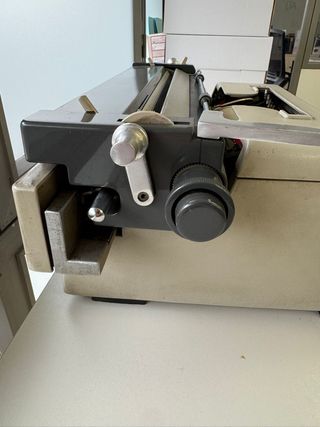 Máquina de escribir Hispano Olivetti
