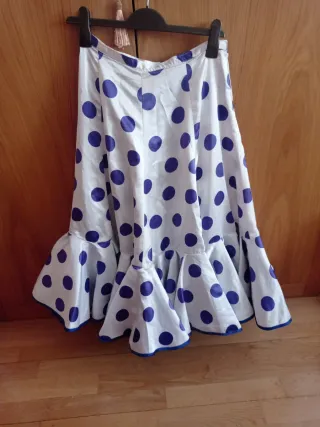 Falda flamenca con lunares morado y blanco