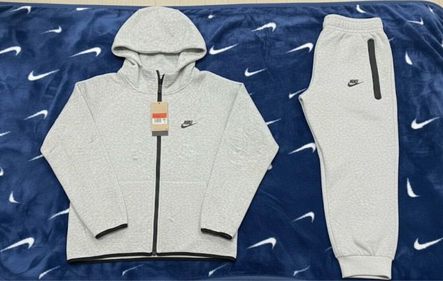 Conjunto Nike Tech Gris