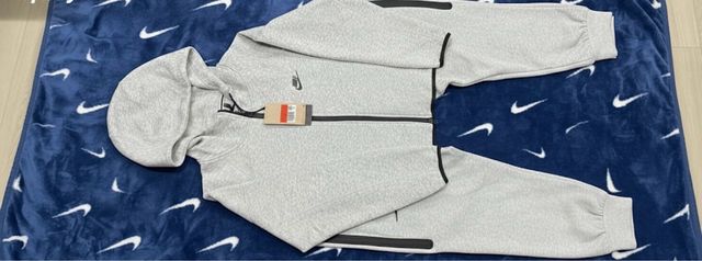 Conjunto Nike Tech Gris