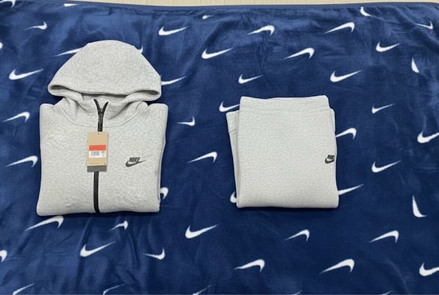 Conjunto Nike Tech Gris