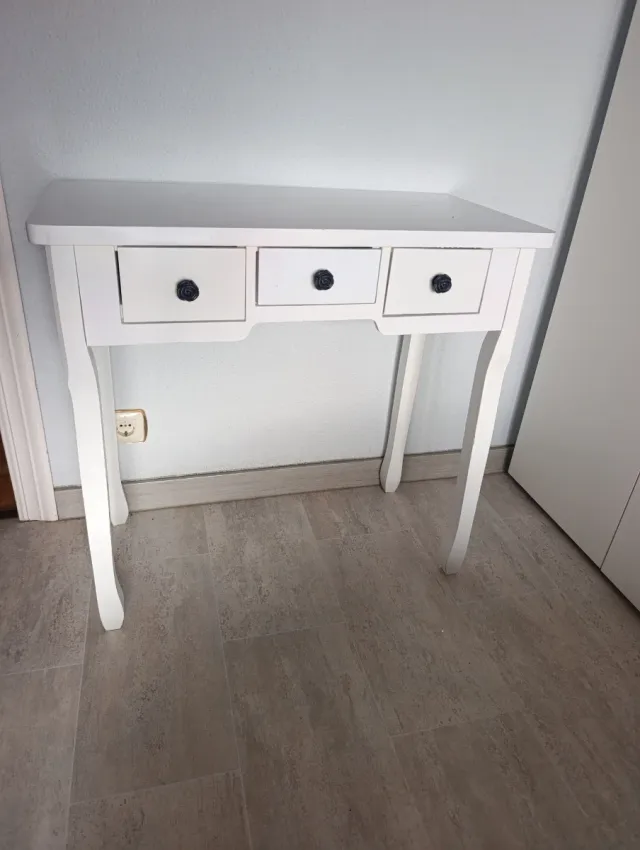 Escritorio pequeño o tocador