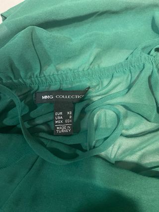 Vestido verde de niña guantes marrones