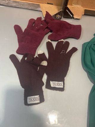 Vestido verde de niña guantes marrones