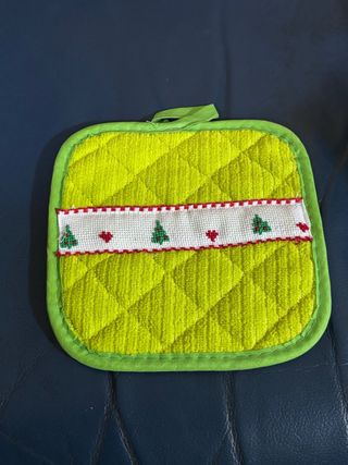 Presina Natale con alberi rossi e verdi