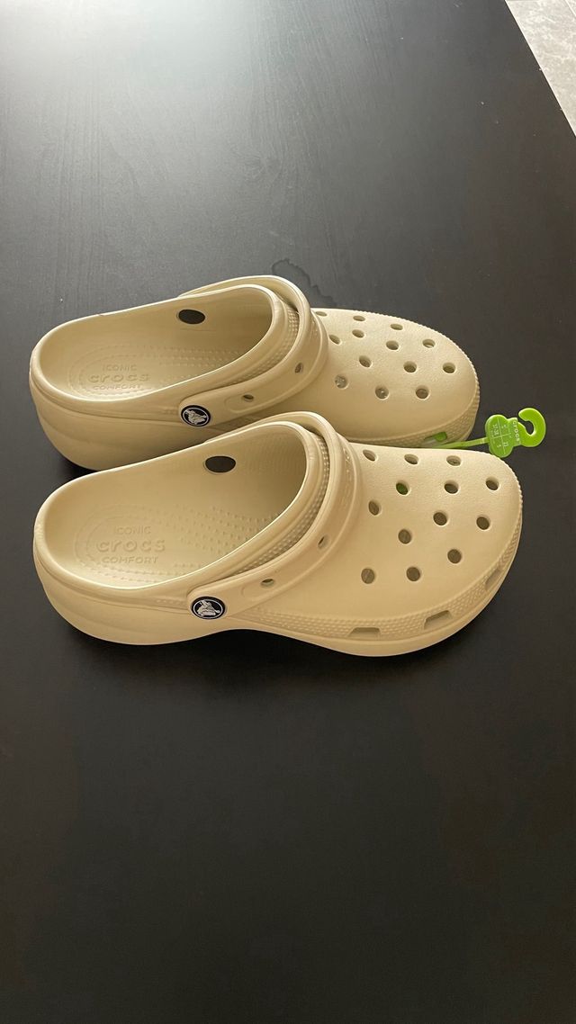 Crocs Beige Talla 37-8 Mujer plataforma
