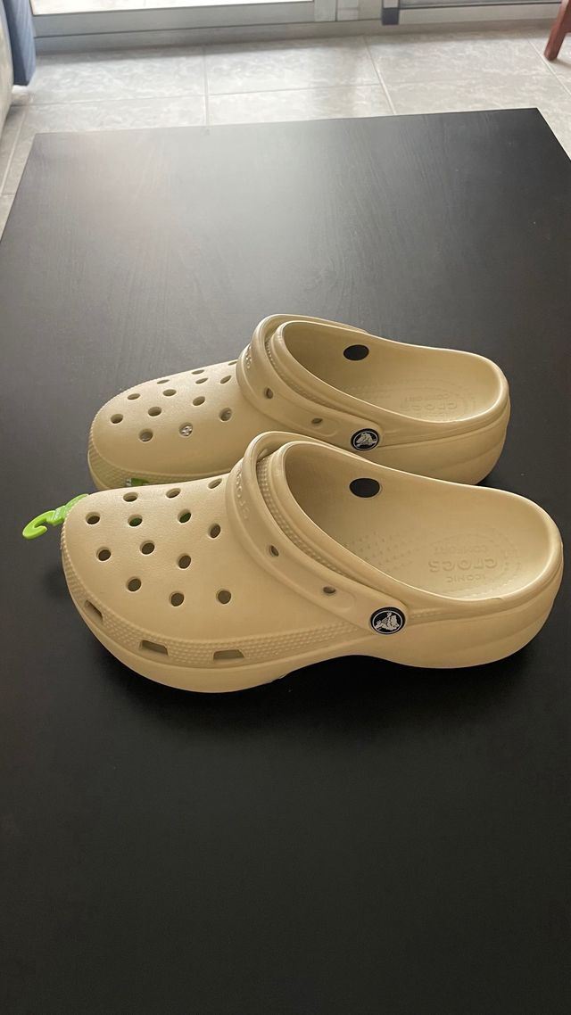 Crocs Beige Talla 37-8 Mujer plataforma