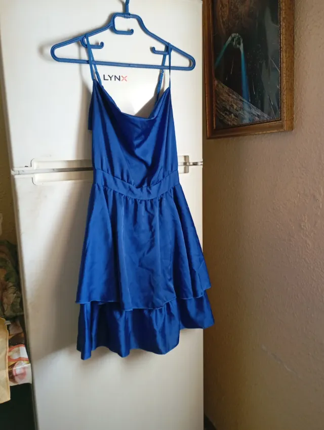Vestido azul con volantes
