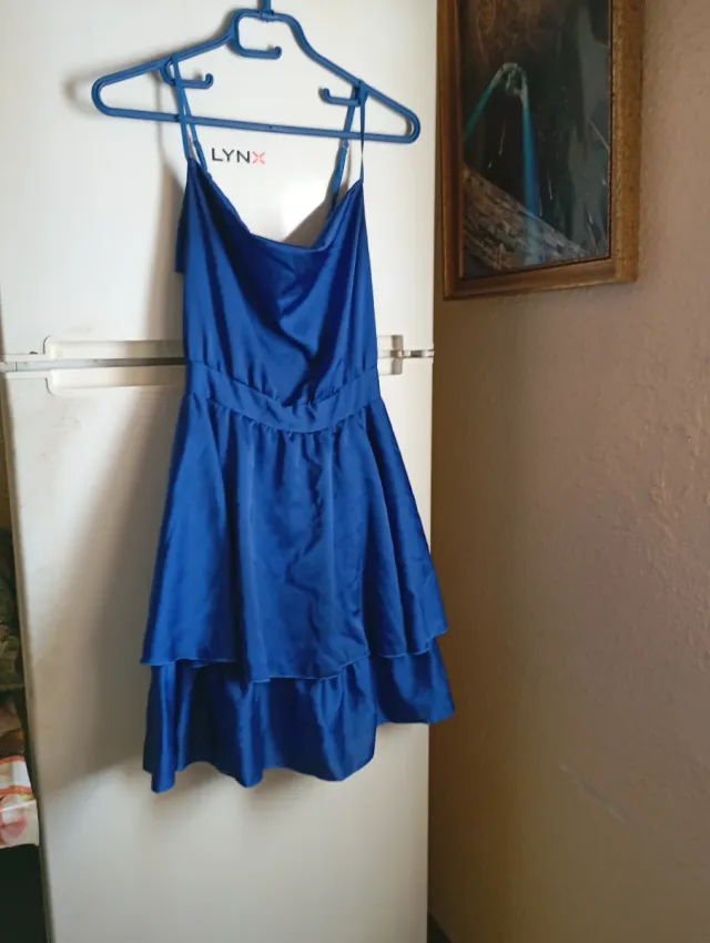 Vestido azul con volantes