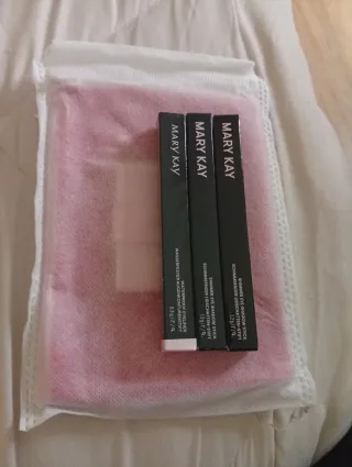 Set Mary Kay: 2 Sombras y 1 Delineador