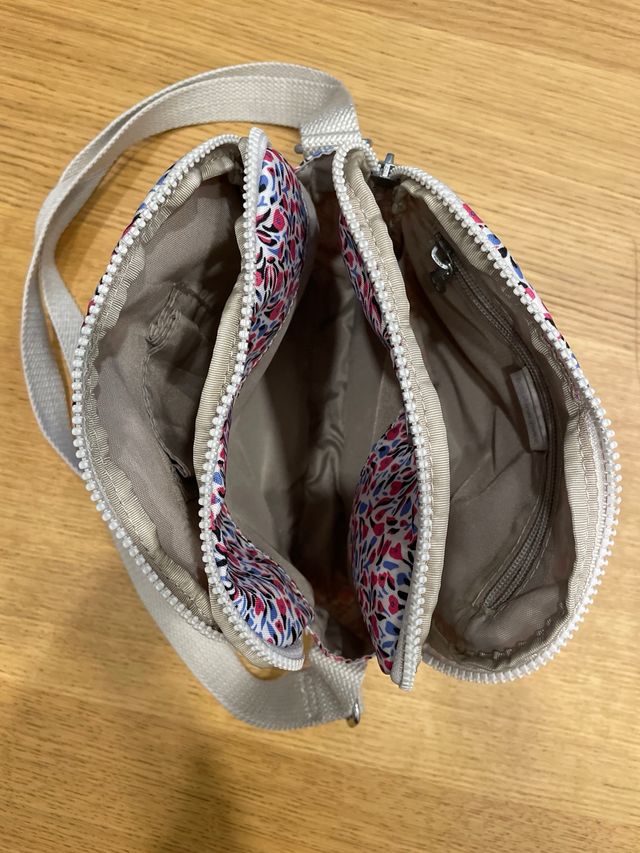 Bolso Kipling estampado floral 24 cms x 22 de alto