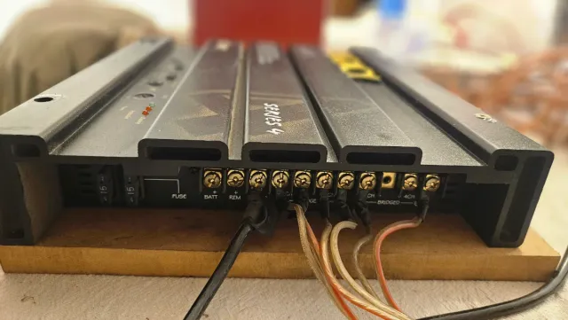 Amplificador Legacy LA330 Serie 4