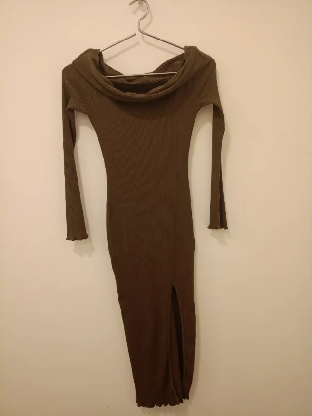 Vestido largo verde con abertura