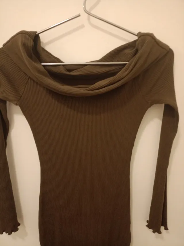 Vestido largo verde con abertura