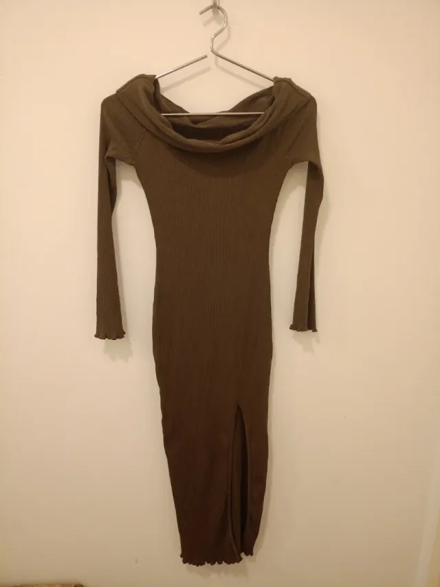 Vestido largo verde con abertura