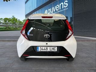 Toyota Aygo 1.0 70 x-play 53 kW (72 CV)