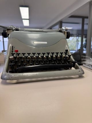 Máquina de escribir Lexicon 80