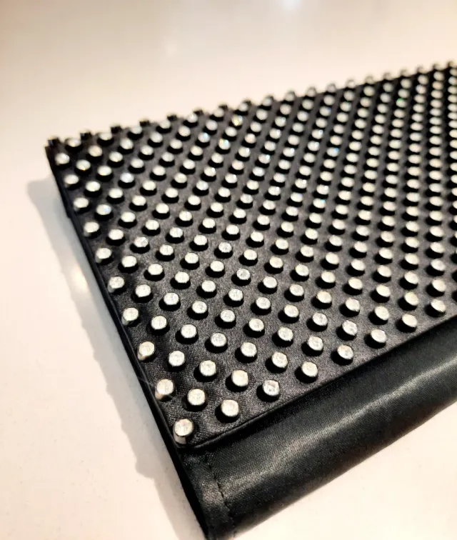 Bolso de mano fiesta negro con strass blanco