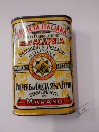 Collezione lattina polvere da sparo vuote.