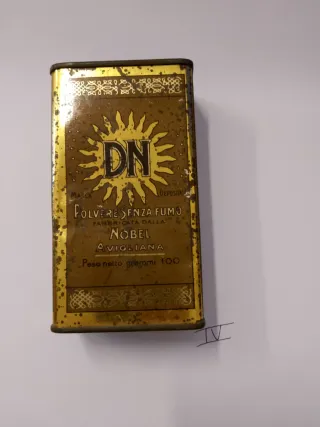 Collezione lattina polvere da sparo vuote.