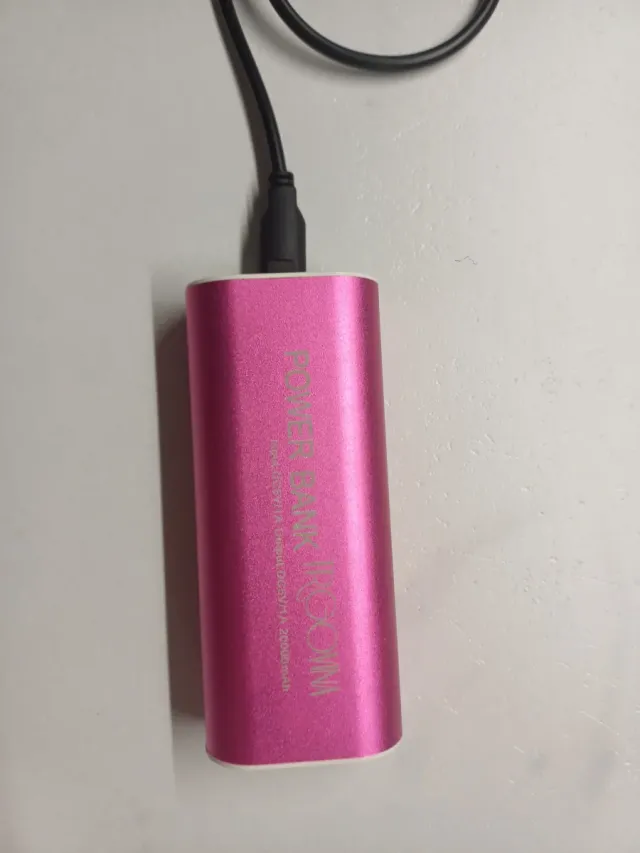 Power Bank Fuxia 20000mAh con cavo