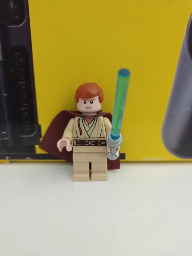 Lego Star Wars Obi-Wan Kenobi con sable luz