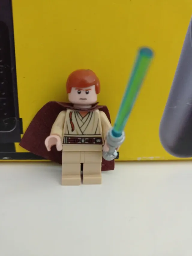 Lego Star Wars Obi-Wan Kenobi con sable luz