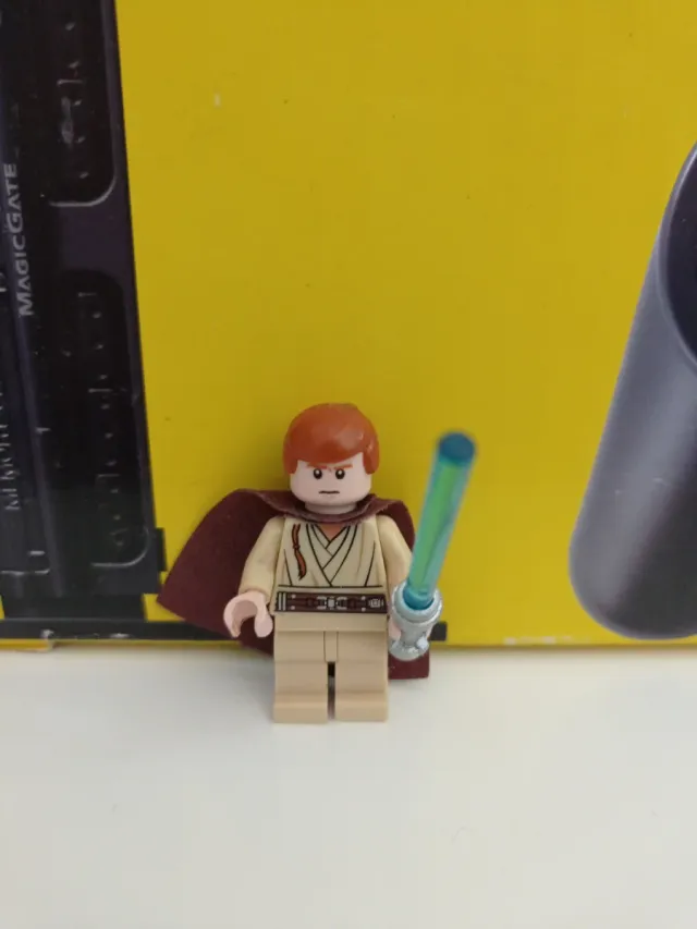 Lego Star Wars Obi-Wan Kenobi con sable luz