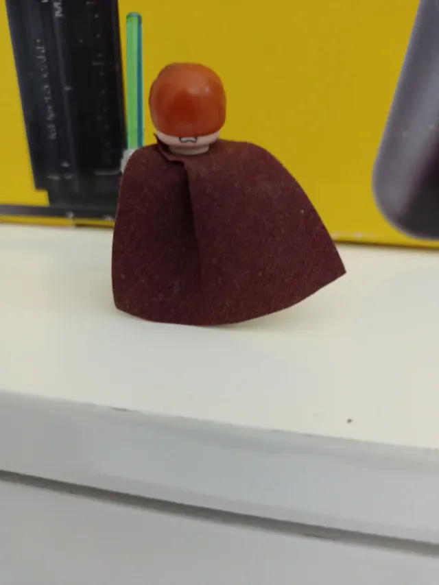 Lego Star Wars Obi-Wan Kenobi con sable luz