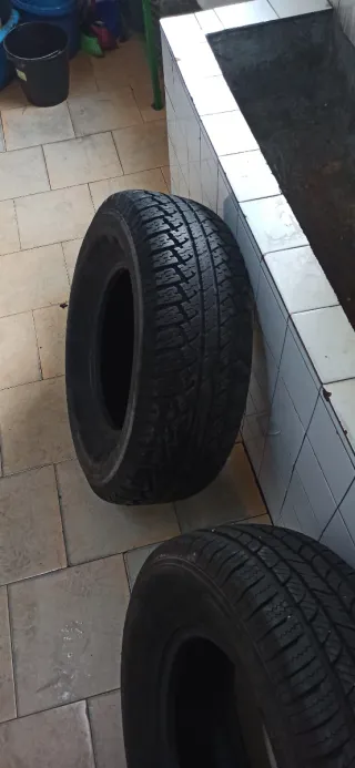 Neumático furgoneta y todo terreno.. 265/70/16 112