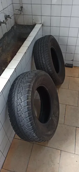 Neumático furgoneta y todo terreno.. 265/70/16 112