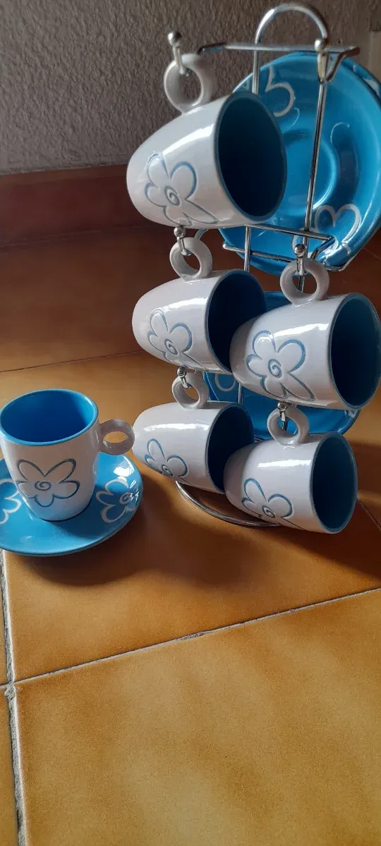 Juego de 6 tazas de café con platillos