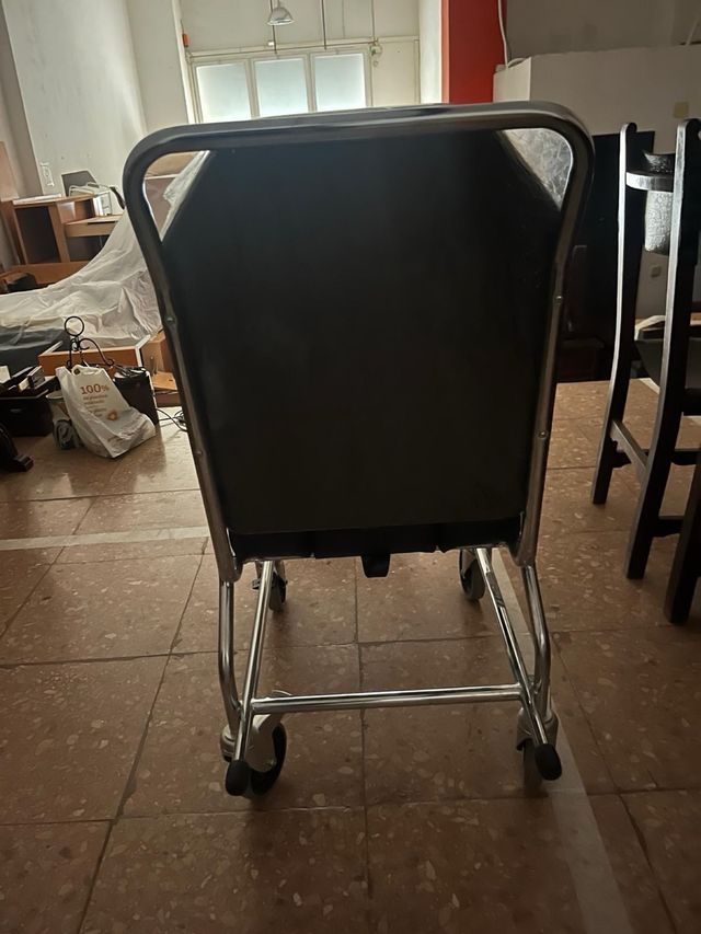 Silla asistencial de ruedas