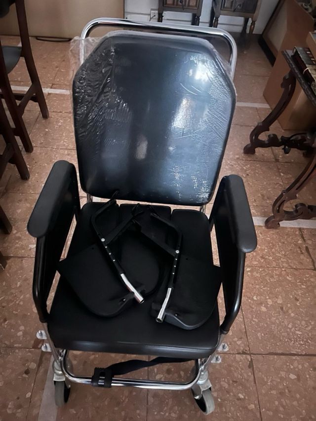 Silla asistencial de ruedas