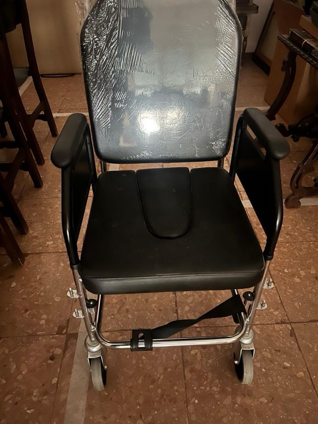Silla asistencial de ruedas