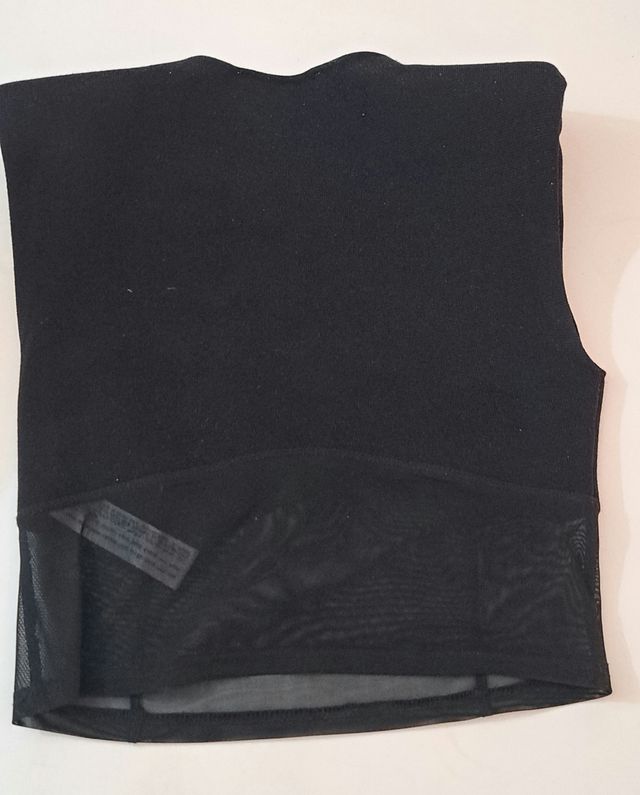 Crop top negro Zara