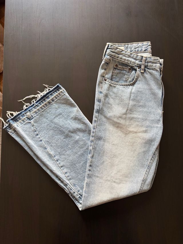 Zara Jeans Talla 40 Flared, color azul claro