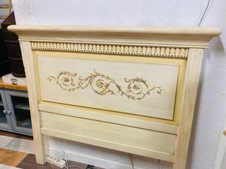 Cabecero de cama antiguo madera beige y oro