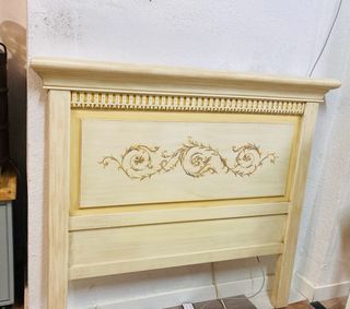 Cabecero de cama antiguo madera beige y oro