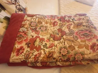 Edredón Cama 90 Reversible Rojo y con estampado.