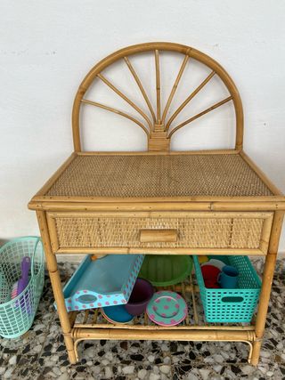 Tavolino ausiliario in vimini e bambù